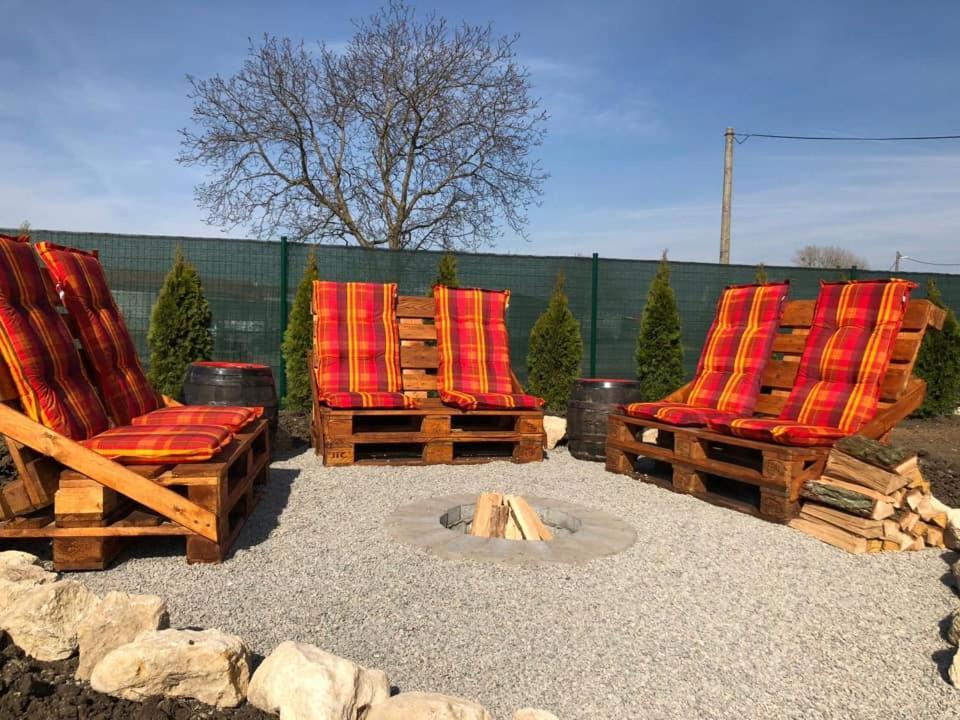 Apartmany Milovice Milovice  Екстериор снимка